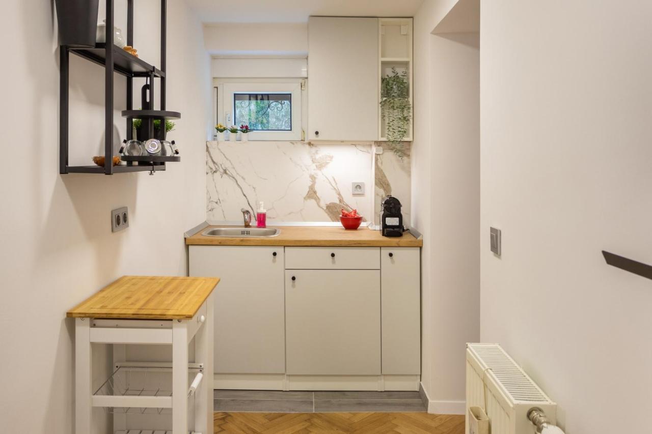 Апартаменты Modern Studio Near British Square Загреб Экстерьер фото
