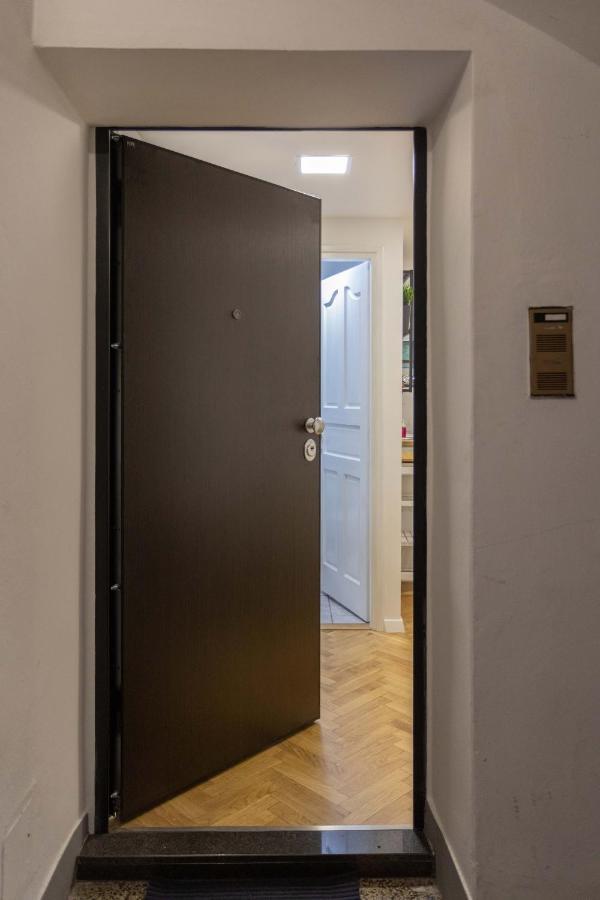 Апартаменты Modern Studio Near British Square Загреб Экстерьер фото
